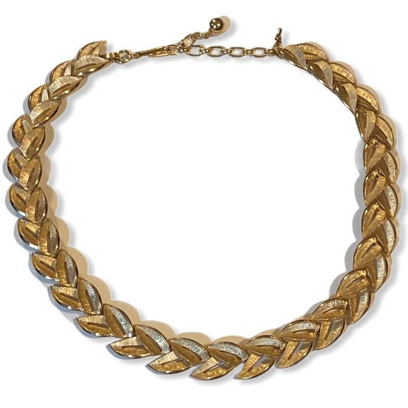 Vintage Jewelry - Trifari Laurel Leaf Collier Necklace